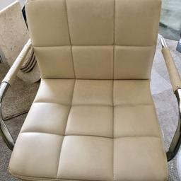 Mint excellent condition 
Adjustable in height 
Comfortable seat