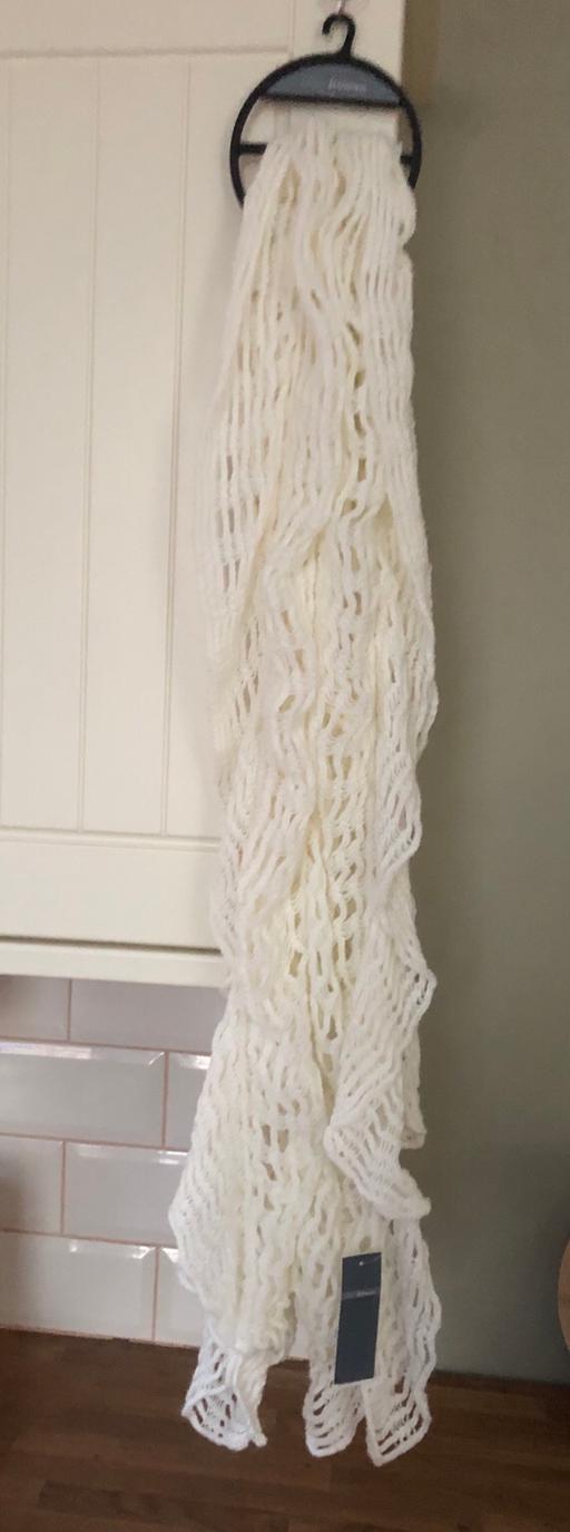 Buy & Sell Denbighshire - Wales Prestatyn - LL19 - Photos for Ladies M&S Cream Knitted Scarf - NEW