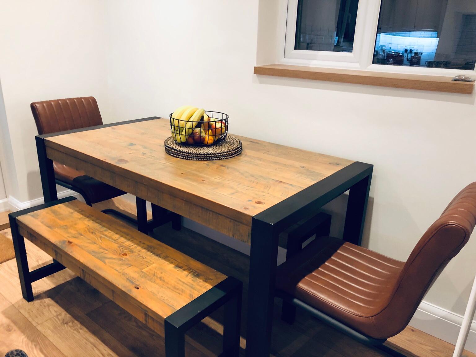 Next table with discount bench