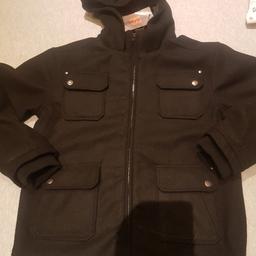 Very smart boys Jacket 
brand new with tag
age on jacket 11-12