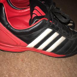 Adidas size 9 AstroTurf football boots
Great condition as hardly worn