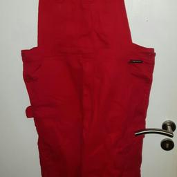 einmal an Fasching  getragene rote Latzhose Gr M 
ideal für  Fasching 
bei Versand plus 4 €