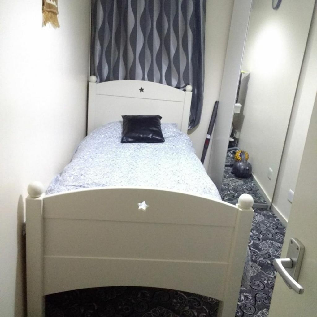 Feather and Black Noah Beds in SW12 Wandsworth für £ 80,00 zum Verkauf