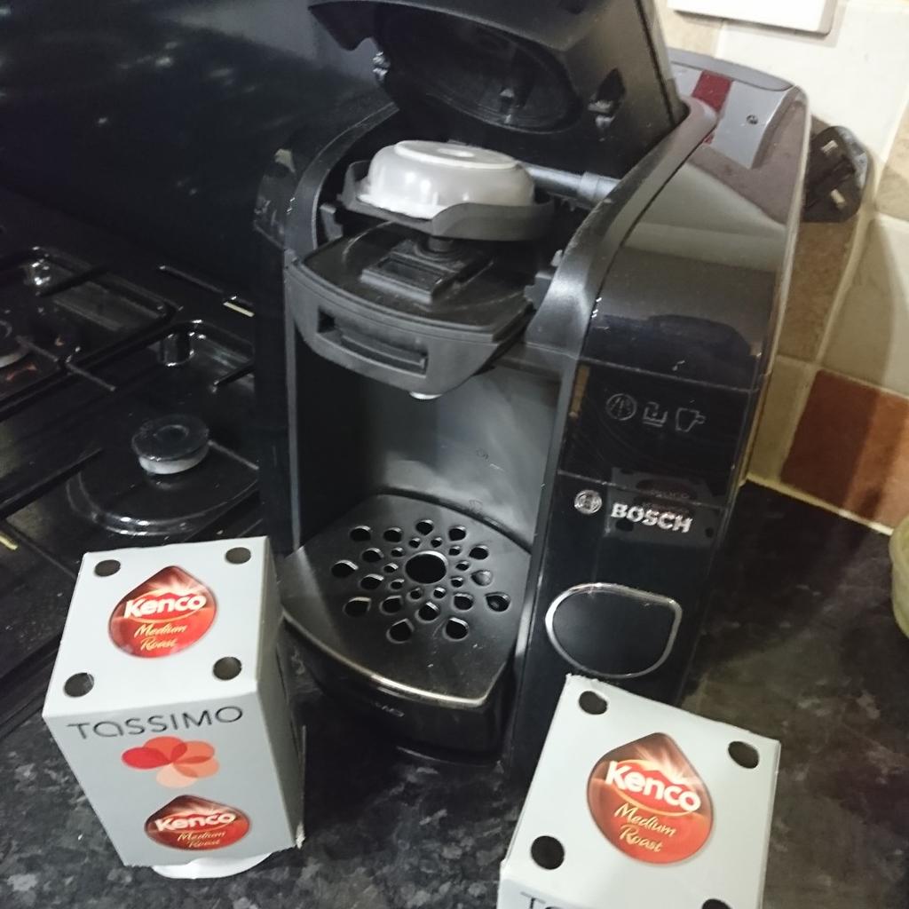Tassimo Coffee Machine with Pods in B18 Birmingham for £10.00 for sale