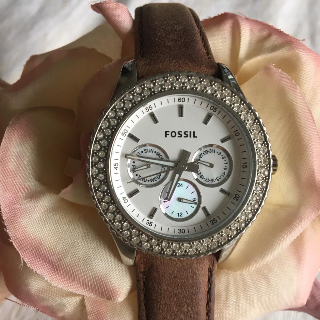 Sammenlignelig fiber Til Ni Fossil Uhr Damenuhr Leder Uhr Silber ES 2996 in 79790 Küssaberg für € 70,00  zum Verkauf | Shpock AT