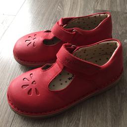 walk mates m&s shoes very good condition worn handful times only size 10uk
smoke pet free home collection Mitcham