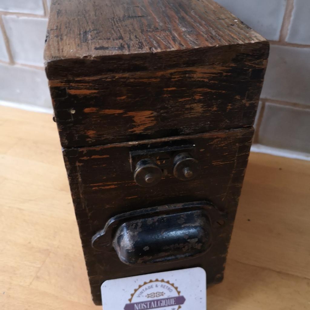 Vintage wooden battery box in CV22 Rugby for £12.50 for sale | Shpock