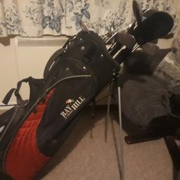Bay hill complete golf set. included is all standard clubs, bag with balls and tees, size 10 golf spikes, callaway sun visor and pull along golf bag trolley. Great start out set. Any questions message. Thankyou