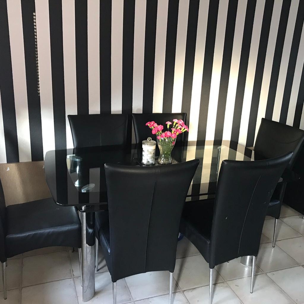Glass Dining table with 6 chairs in B75 Birmingham für 100,00 £ zum