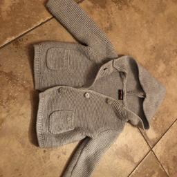 Feine Baby Strickjacke in grau kaum getragen