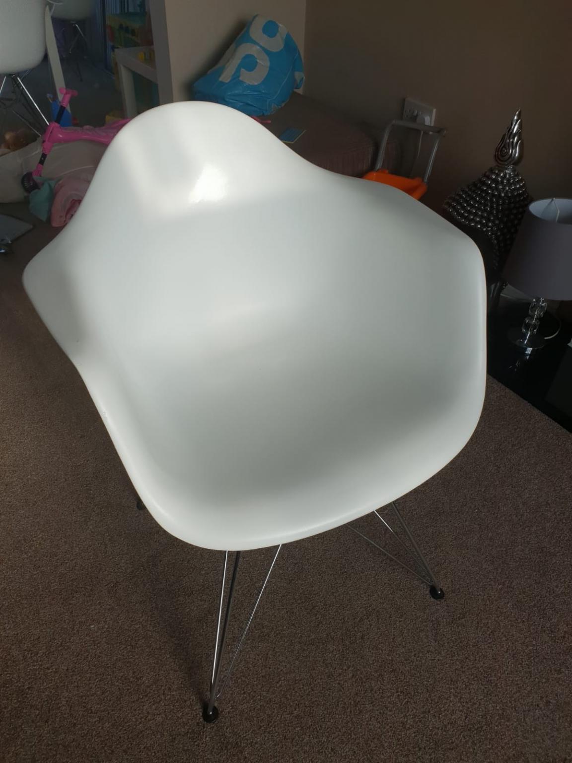 4 x contemporary bucket dining chairs in B24 Birmingham for £70.00 for
