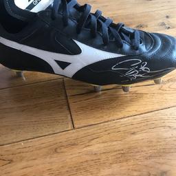 Signed Mizuno (Right) Boot by Steve Bull of Wolverhampton Wanderers. Item comes with photographic proof of Bull signing item. Brand new condition. Steve Bull favoured the Mizuno football Boot so this is a beautiful collectors item for any Wolves fan.
Open to sensible offers