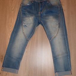 Artikelzustand: wie neu - wurde nur wenige Male getragen
Größe: XS
Farbe: Blau
Besonderheit: 3/4 Hose, Jeans, mit Glitzersteinen

Artikelstandort ist 39435 Egeln. Versand ist gegen Aufpreis möglich.