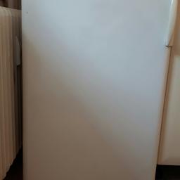 Ich verkaufe den abgebildeten Kühlschrank inkl. integriertem Tiefkühlfach der Marke Privileg.
Das Gerät ist voll funktionsfähig, soll aber durch ein größeres Modell ersetzt werden.
Da die obere Abdeckung fehlt, ist der Kühlschrank vor allem als Unterbaugerät geeignet.

Preis: 50€ VB

Bitte beachten: abzuholen in 60316 Frankfurt (Nordend), nicht in FFM-Niederrad