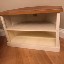 Lovely wooden TV stand. 

Good condition. 

Will give it a good old clean before sale. 

Pick up only. Thanks