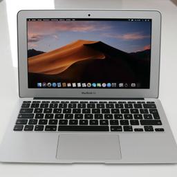 Zum Verkauf steht ein MacBook Air Mid 2012 mit 11 Zoll. Das MacBook verfügt über einen 1,7 GHz Intel Core i5 Prozessor, 4 GB DDR3 Arbeitsspeicher und 120 GB Flash-Speicher. Das Gehäuse befindet sich in Bestzustand, keine Dellen oder Kratzer, wurde nicht viel verwendet. Akku ebenfalls in neuwertigem Zustand, erst 60 (!!!) Ladezyklen - je nach Anwendung Akkulaufzeiten von 5 Stunden oder mehr. Installiert ist aktuell macOS Mojave Version 10.14.3. Diverse Anschlussmöglichkeiten. Inklusive Netzteil.