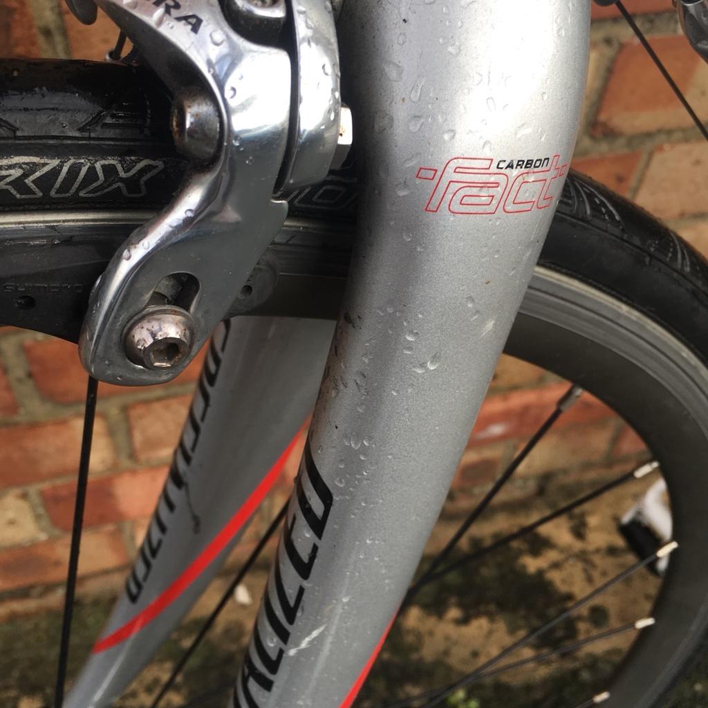 Specialized allez sport carbon fork road bike in SE18 Greenwich for £