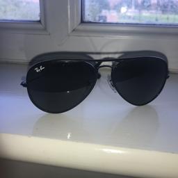 Ray ban sunglasses full black aviators in excellent condition 
Any questions please ask