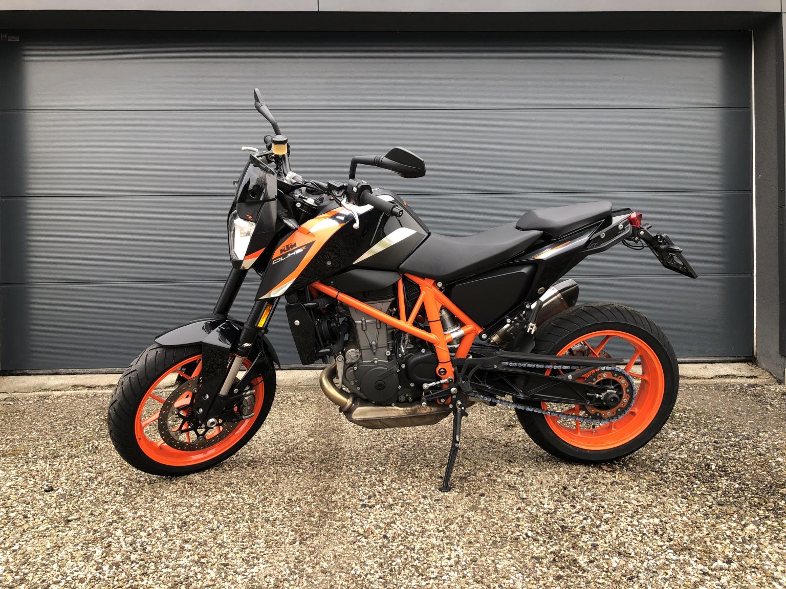 KTM Duke 690 R - BJ 2016 - 7.300 km in 4933 Aspach für 7.490,00 € zum ...