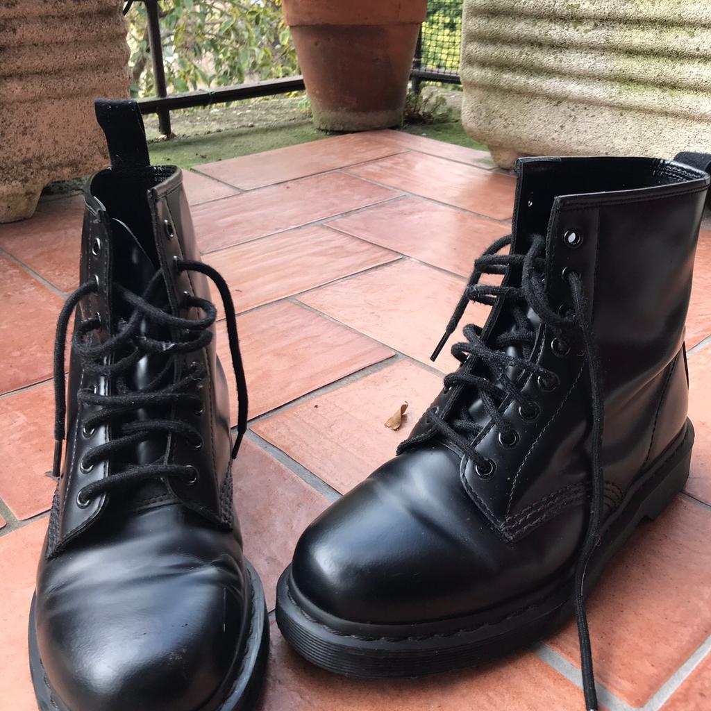 Dr martens nere outlet alte