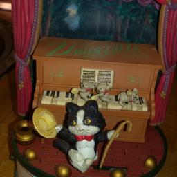 Mäuse auf dem Klavier und Katze bewegen sich entgegen gesetzt SEHR SCHÖNE