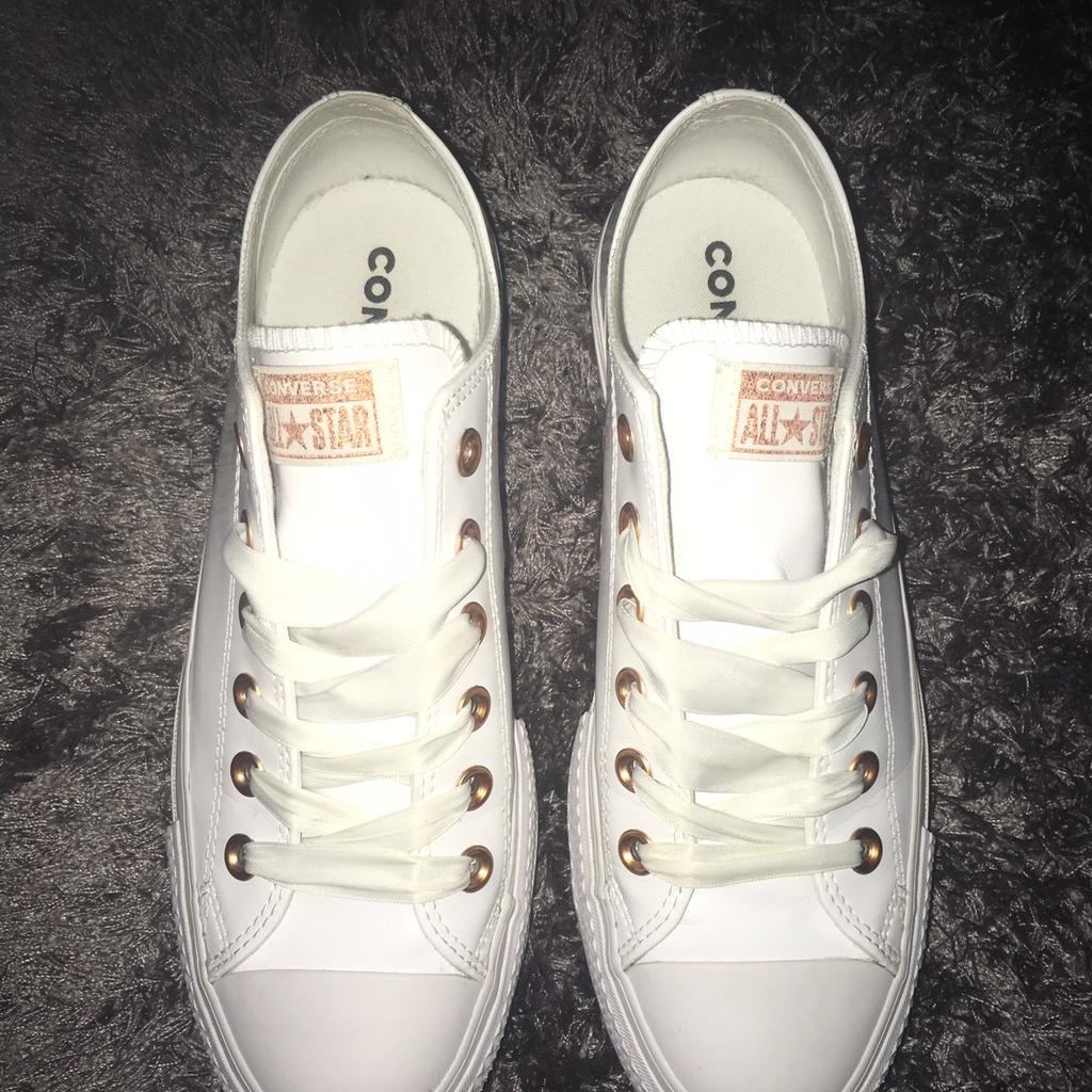 Ladies white leather on sale converse size 6