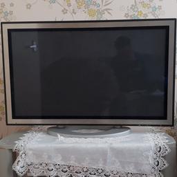 This is a perfectly working Goodmans TV. 
Resolution: 852×480.
comes with:
The speakers on each side.
The cables for the speakers.
The power cable. 

The TV does not come with the remote.