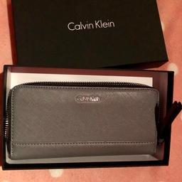 Vendo portafoglio Calvin Klein, pari a nuovo, colore grigio, originale con scatola