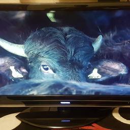 Toshiba 40" LCD HD FREEVIEW TV in excellent condition with remote and stand