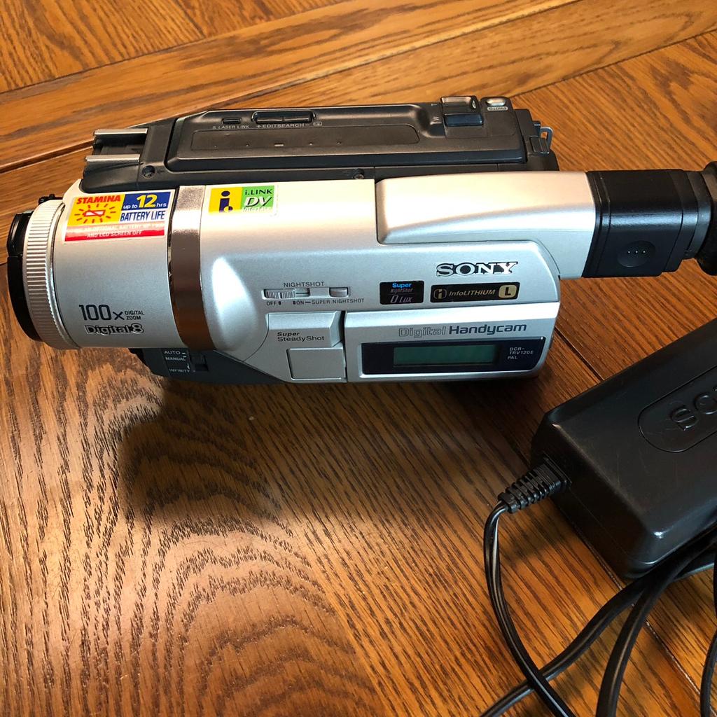 SONY 100x Digital zoom ,Digital 8 Handycam in WV14 Wolverhampton für £