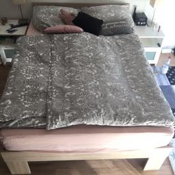 Biete ein ca. 1 Jahr altes Bett mit Rost und 1 Matratze

Sehr gut erhalten und sehr stabil
Maße: 1,40x2,00
Nur Selbstabholer