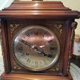 Absolut gut erhaltene und funktionierende Kaminuhr.
Die Uhr war im Gebrauch allerdings ist sie im sehr guten Zustand.

Bitte preis Angebote machen.