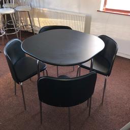 Small space dining table and 4 chairs in black
Good condition
 fit small space