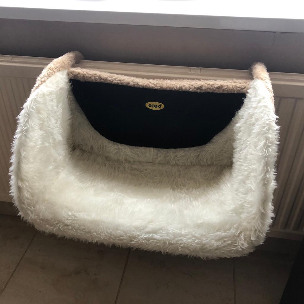 Cleo small radiator cat small dog bed in Leighton Buzzard for