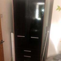 Really good condition solid and like new and all clean not been used for longer then a month it’s just too small for my alcove doesn’t look right so I need a bigger one - 
172 cm high 
71 cm wide