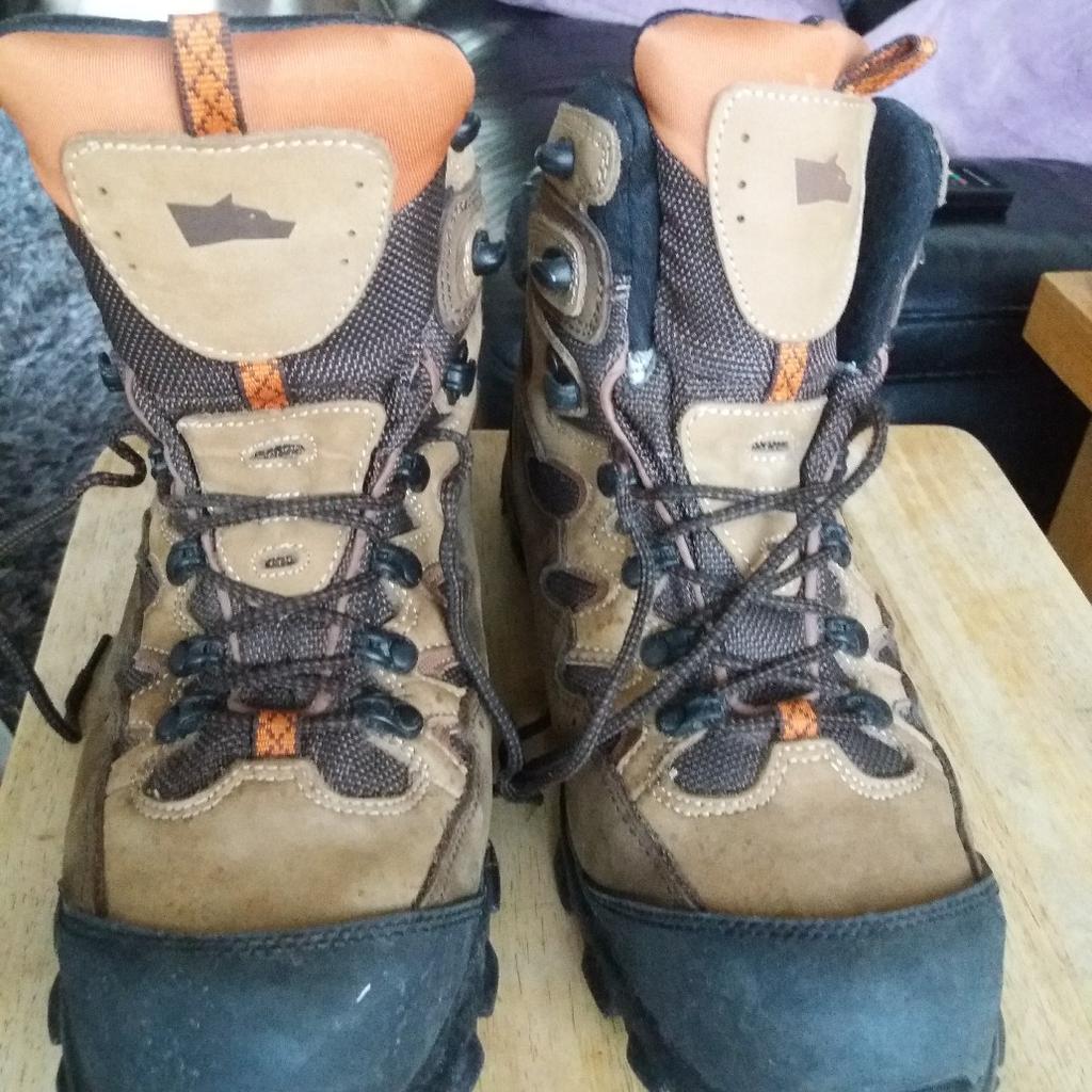 Hyena eiger store safety boots