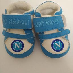 Vendo Scarpe culla neonato SSC Napoli come nuove senza scatolo. 
Numero 16., con STRAPPI.
In caso di spedizione le spese non sono incluse nel prezzo