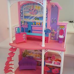 Barbie Ferienhaus mit WC, Dusche, Bett, Bar, Küche, Fernseher usw.