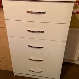 Here I have for sale a white 5 drawer unit in great condition! There is a mark on the side of the unit, as photographed but this does not impair the overall condition of the unit.

Dimensions, depth 39.5cm x height 109cm x width 68cm

Collection only