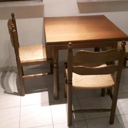 Ich verkaufe wegen Umzug meinen Esstisch inkl. drei Stühle.
Der Tisch hat eine Größe von 80x80cm und ist auf 110cm bzw. 140cm ausziehbar.
Der Tisch ist aus Massivholz.

Abholort: Frankfurt-Niederrad