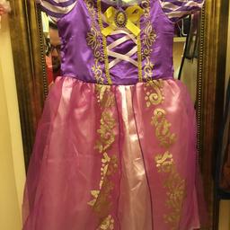 Costume di carnevale da Rapunzel. Articolo nuovo disponibile nella tg 2-4. Da listino 28€ vendo a 20€, possibilità di spedizioni a 7€