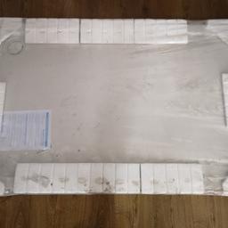 brand new shower tray base, bought in error, not required still in original packaging.
measurements are 1400mm long by 900mm wide. material is a stone resin, heavy strong solid tray, weight is nearly 60kg.
The listing is for the tray only, seen in pictures.