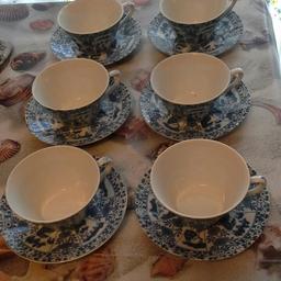 Molto carine 6 tazze da thè in ceramica.
