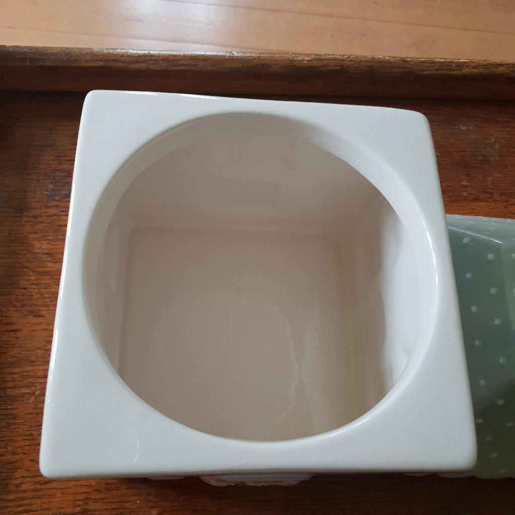 Rare Kirstie Allsopp house biscuit jar in CM6 Thaxted for 15.00
