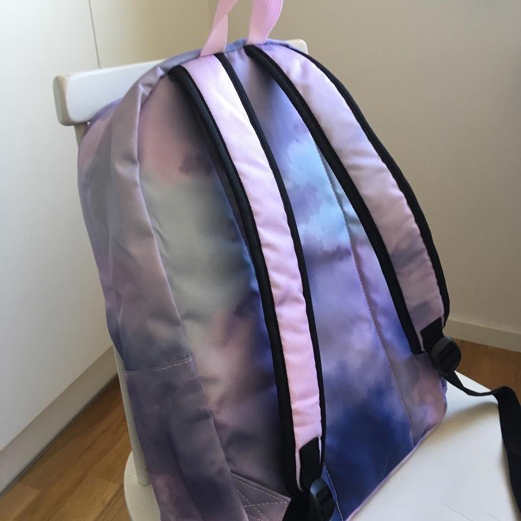 Ariana grande 2024 backpack sweetener