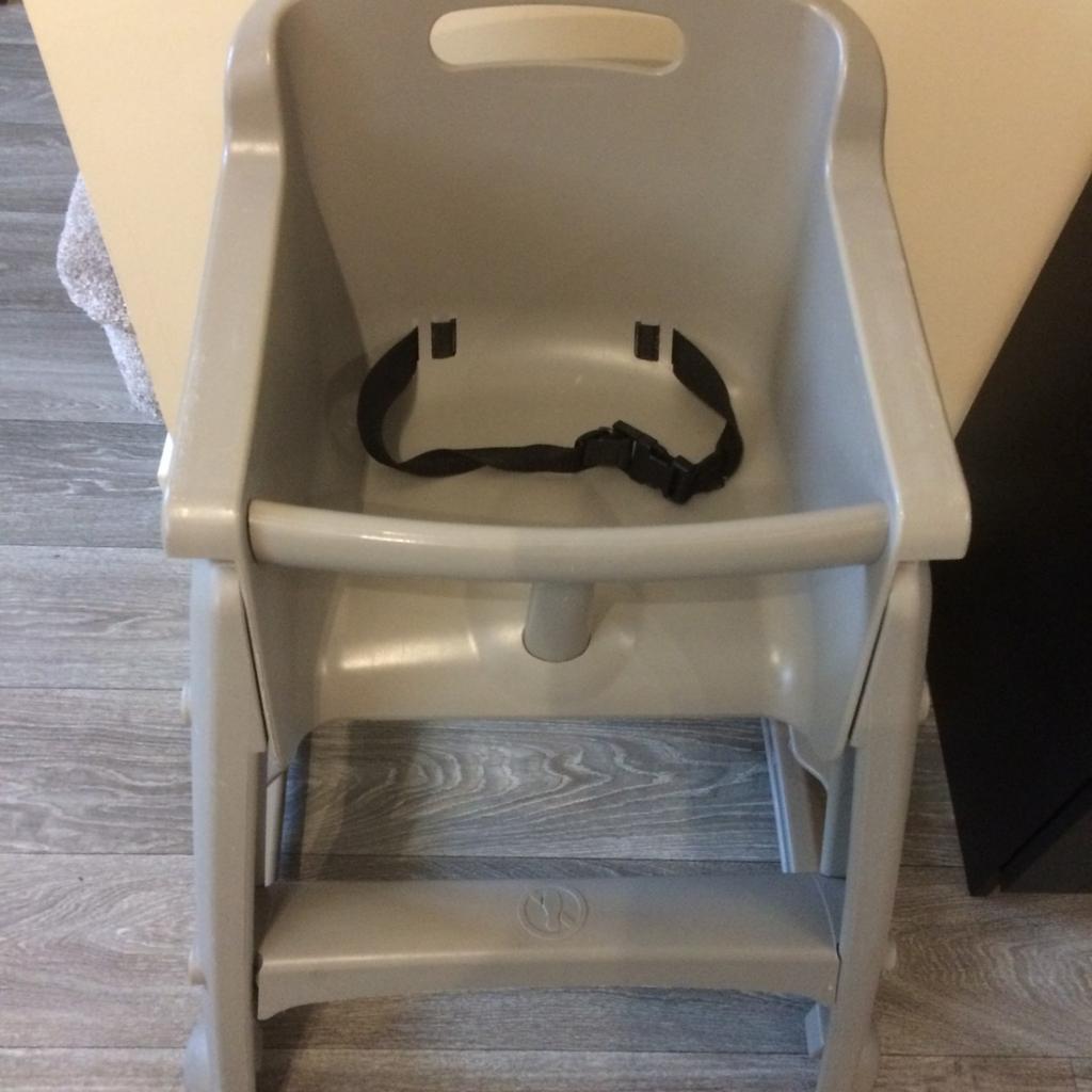 High chair in WF12 Kirklees für £ 8,00 zum Verkauf Shpock AT