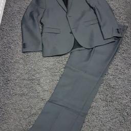 as brand new fully lined mens grey 2 piece suit. jacket fully lined chest 38s.  Trousers  waist to fit 30" regular inside leg 31". very good wuality bought from Next worn once. no marks, no wear, just as brand new
collection Eastwood Leigh on sea or post tracked pay pal pls 2.95 for posting
smoke free pet free home