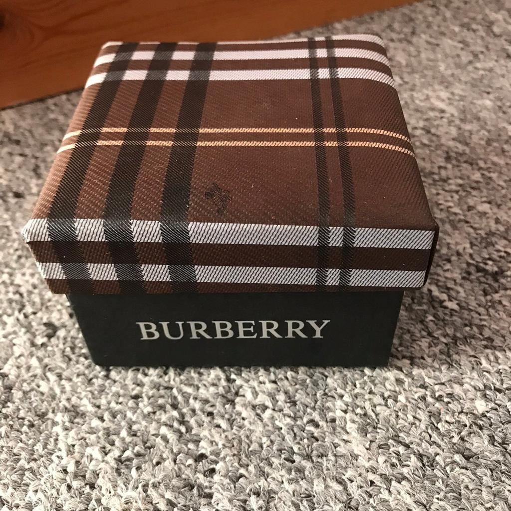 Burberry tie and pocket cheap square set