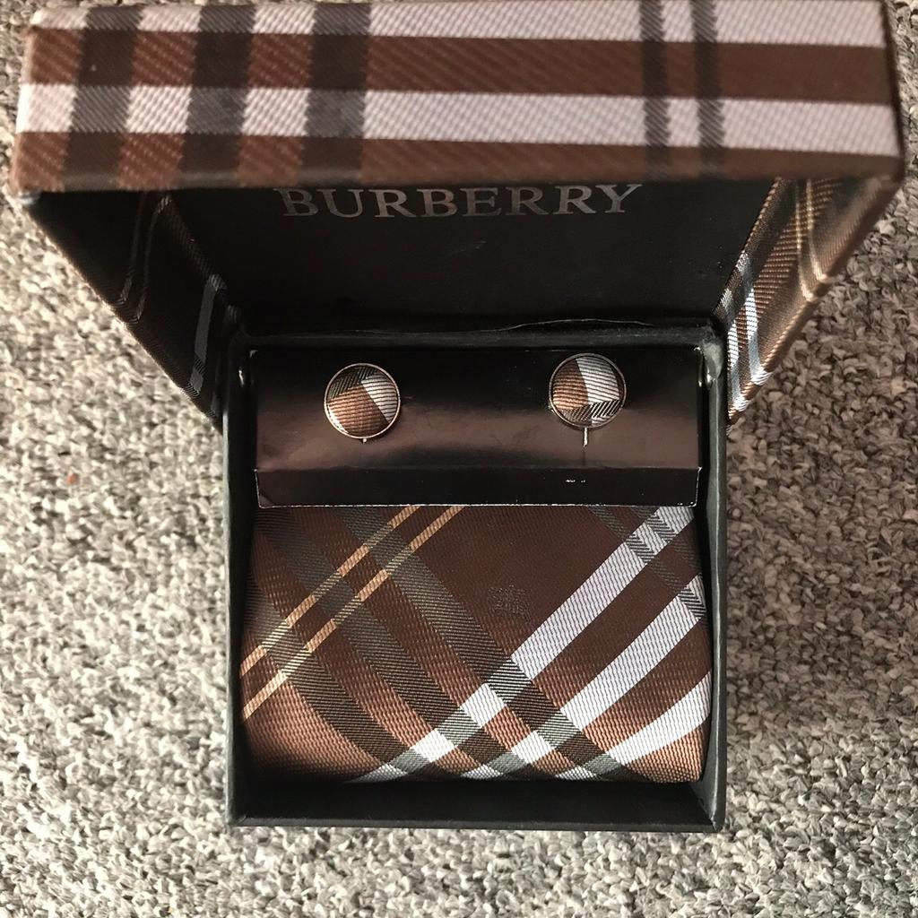 Burberry tie and sales cufflink set