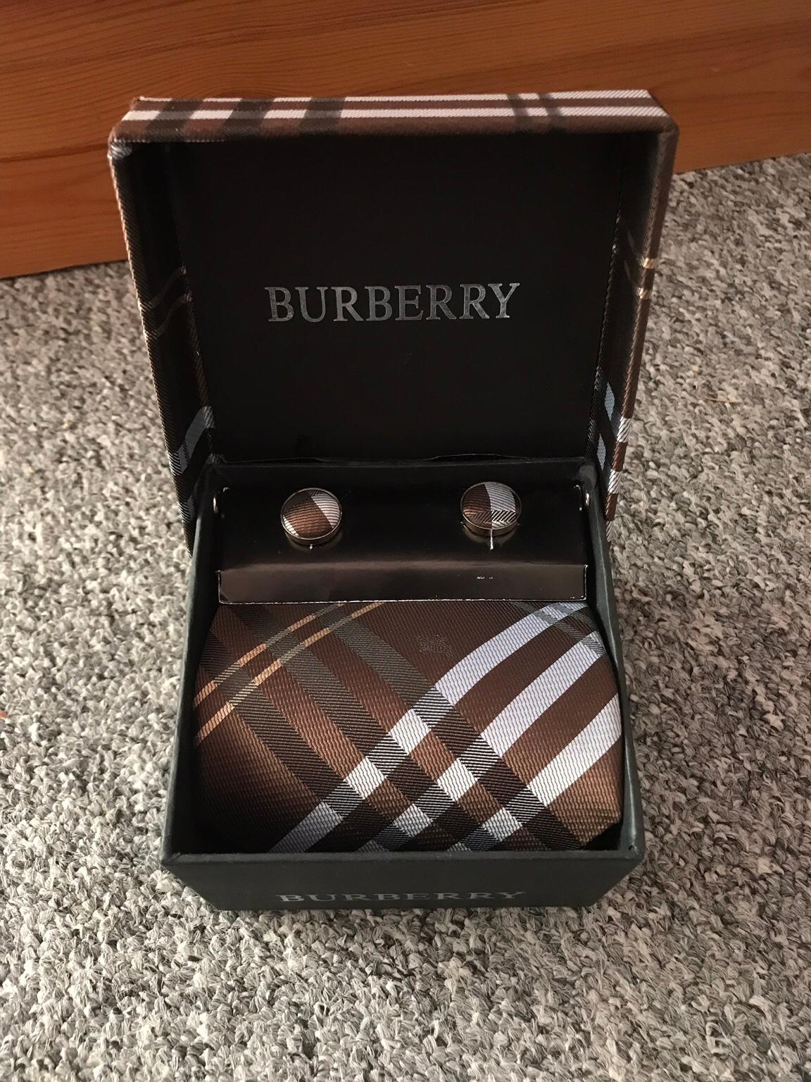 Burberry tie and store cufflink set